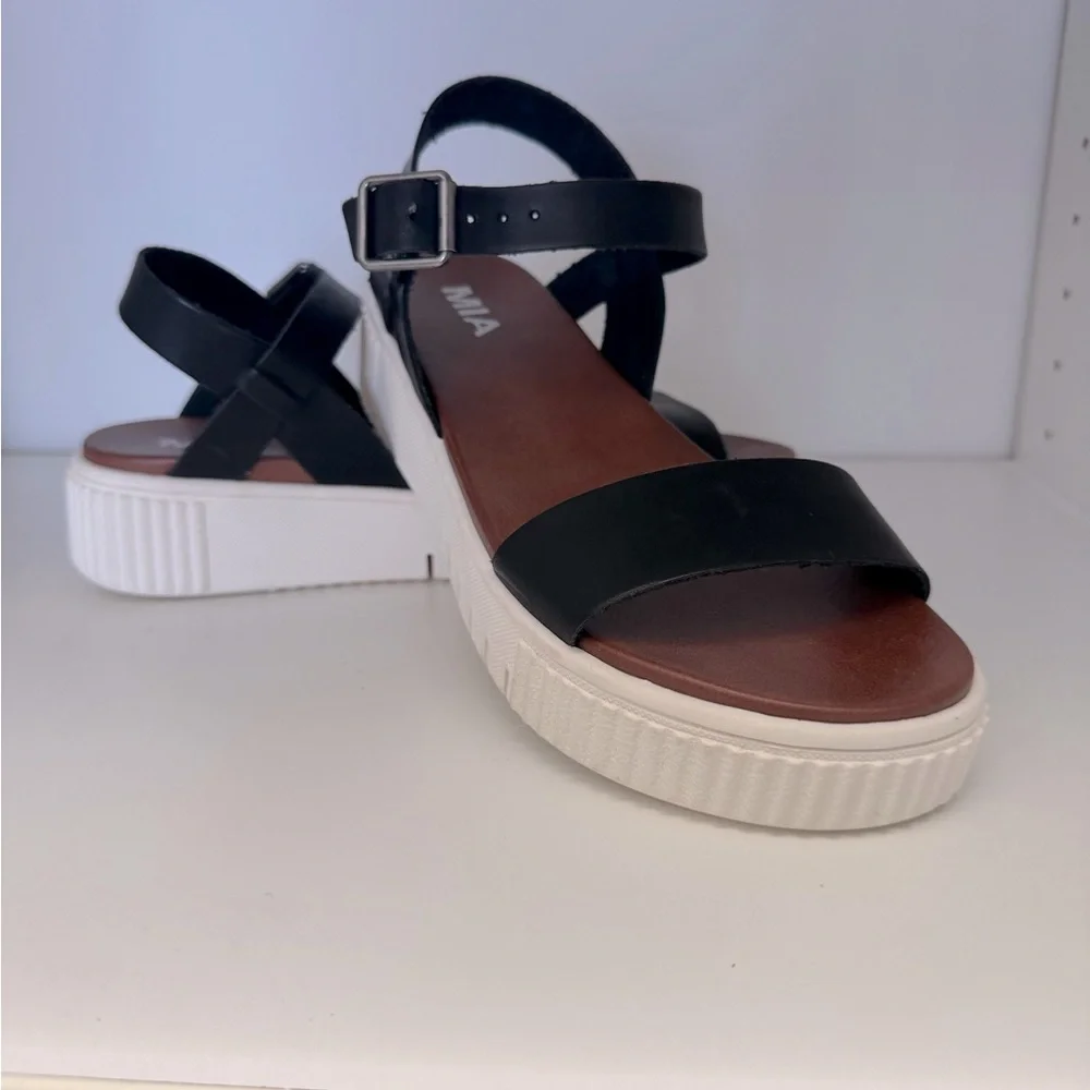 Mia Black leather strap sandals - Picture 1 of 4